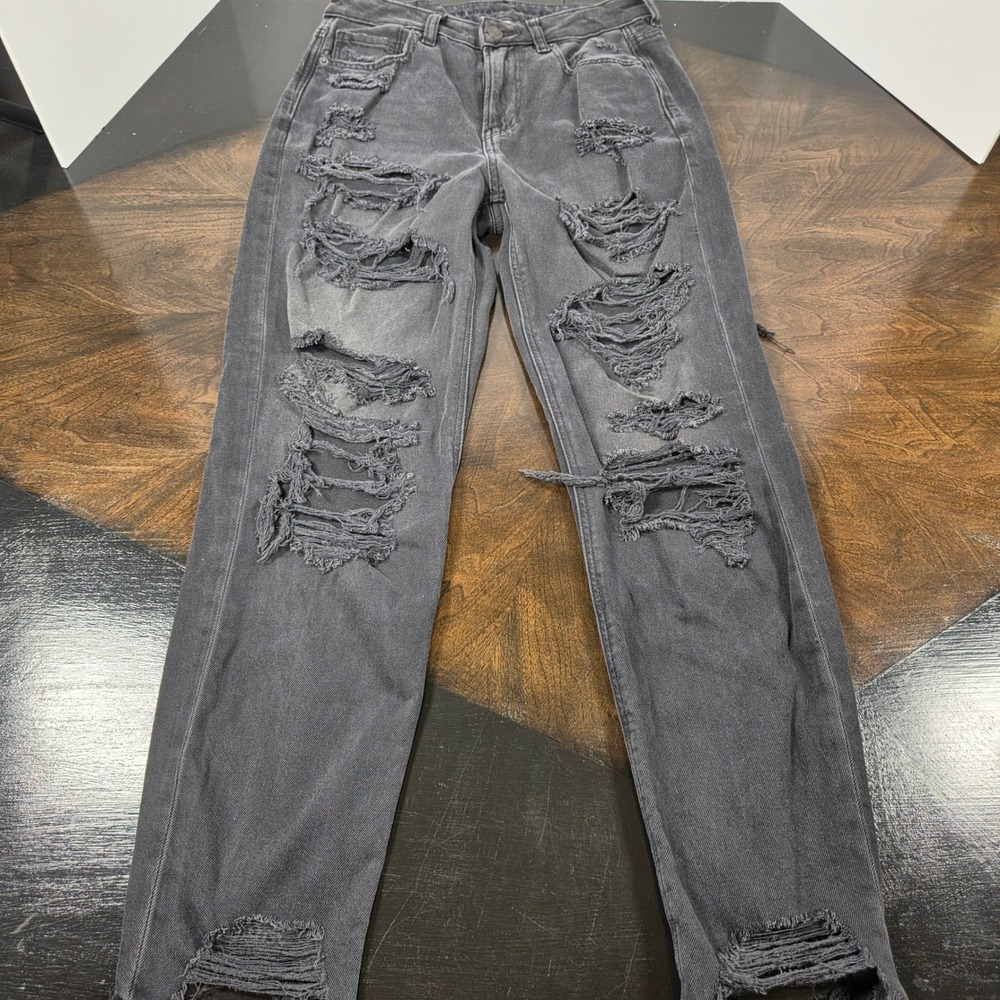 American Eagle Gray Distressed Mom Jeans Womens 4 Strigid High Rise Frayed Hem